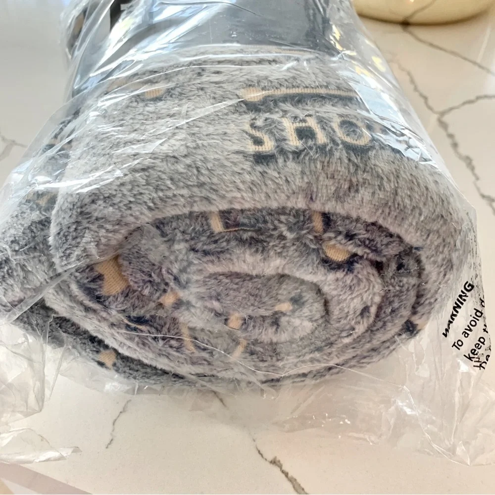 🌌 BT21 Blue Glow-in-the-Dark Constellations Plush Throw Blanket 55 x 38 inches